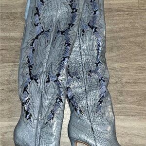 Gianni Bini Gray Snakeskin Pattern Women's Boots